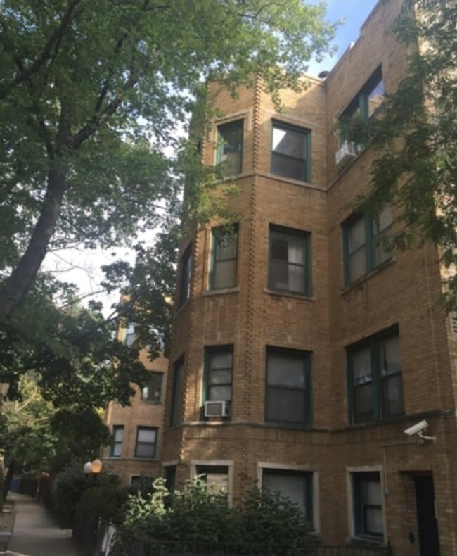 Building Photo - 677.5 W Wrightwood Ave