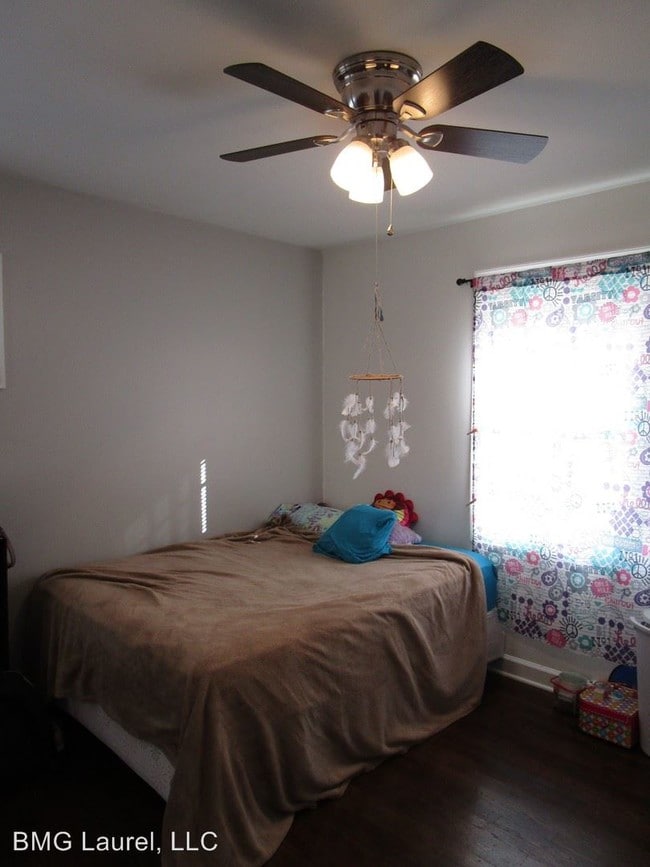 Building Photo - 4 br, 3 bath House - 110 Point Pleasant Road