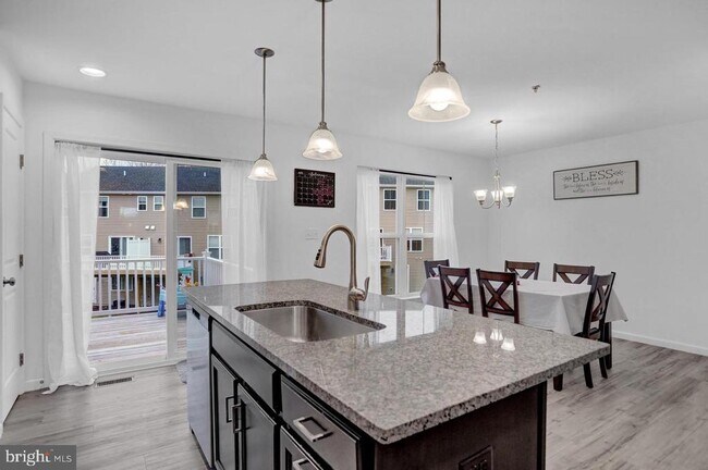 Building Photo - 8153 Lenker Dr