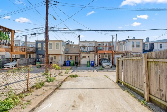 Building Photo - 111 N Patterson Park Ave