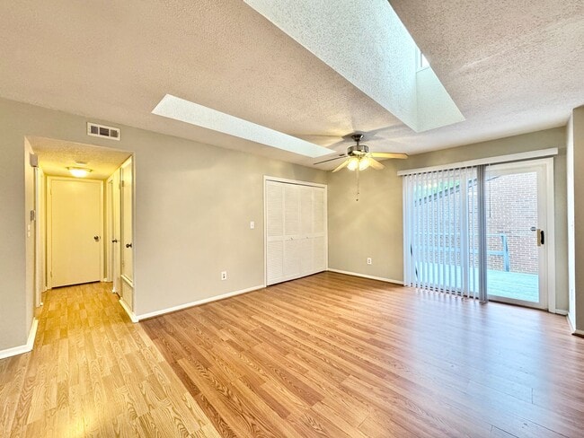 Building Photo - Holden Village Townhome Available - Newly ...