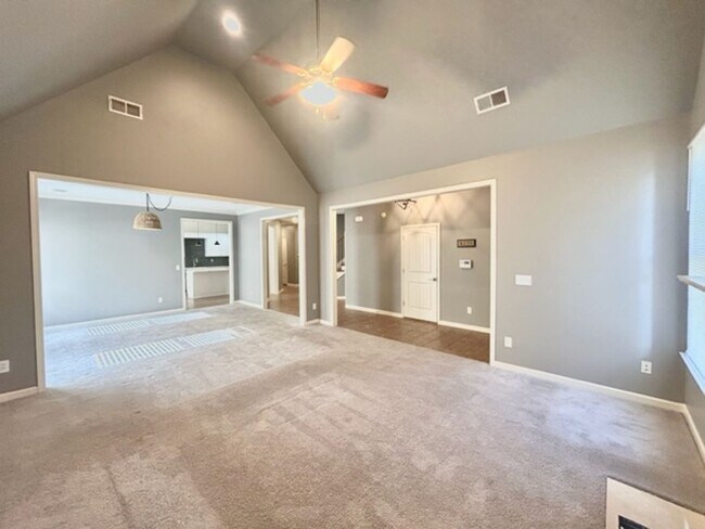 Foto del edificio - Beautiful 4 Bedroom 3 Bath Home in Lake Forest!