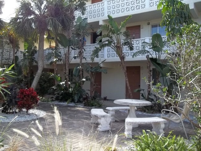 Foto del edificio - One bedroom condo beachside