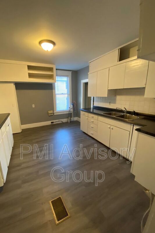 Building Photo - 509 NE Grattan St