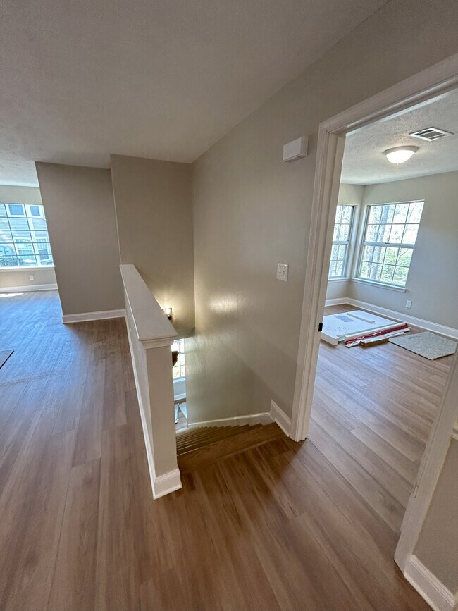 Building Photo - 105 Stratford Dr