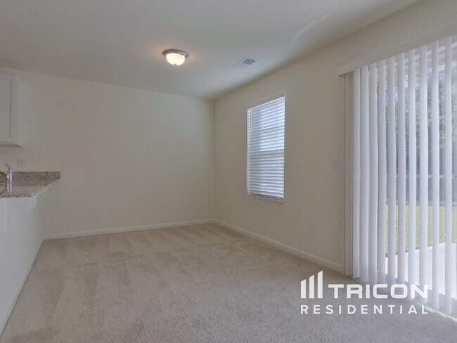 Building Photo - 1085 Crescent Moon Lp
