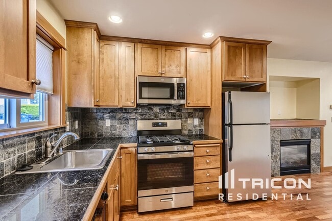 Building Photo - 1132 N 91st St