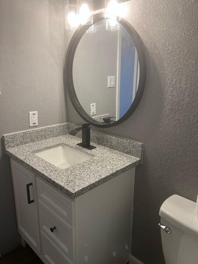 Baño - 10001 Westpark Dr