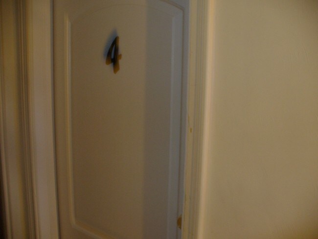 Foto del edificio - 221 W 12th St