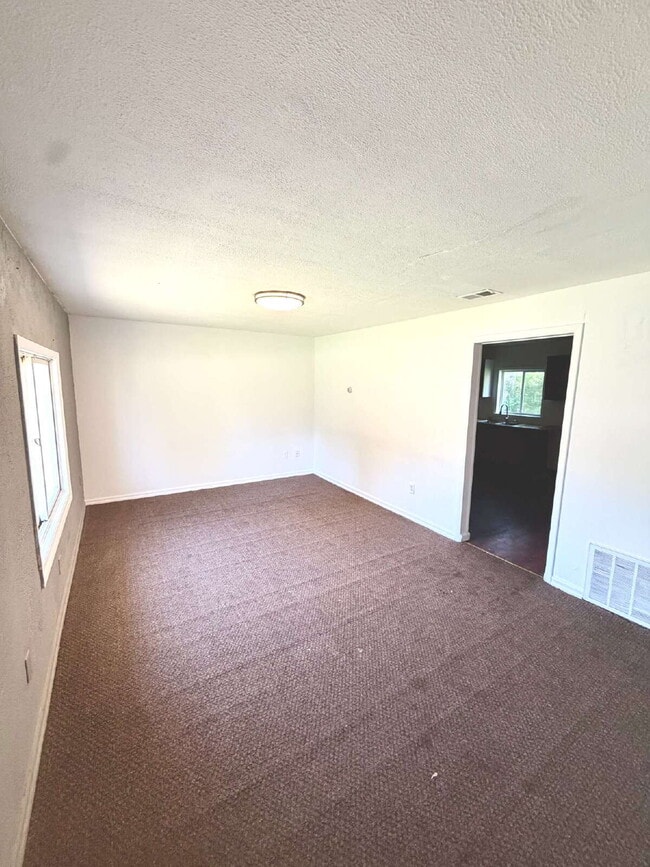 Building Photo - 523 S 28th St