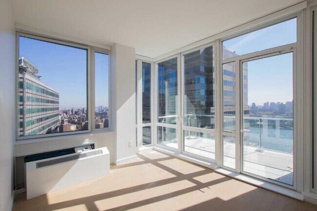 Building Photo - 3 bedroom in New York NY 10005
