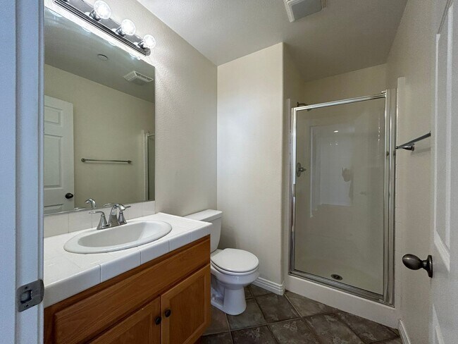Building Photo - Spacious Home in Gated Community