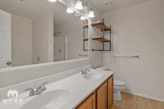 Foto del edificio - 13139 Ambrose Dr