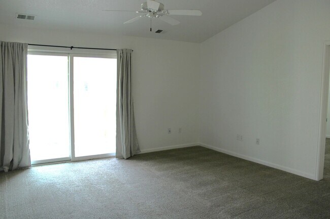 Building Photo - 4645 Hahns Peak Dr