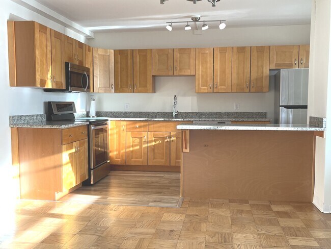 Building Photo - 80 Cartright St