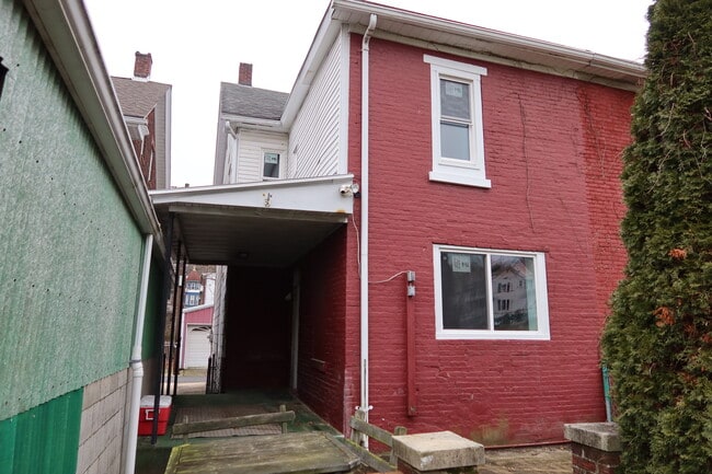 Building Photo - 255 W Rowe St