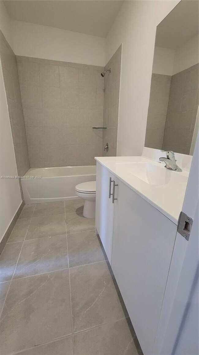 Building Photo - Townhome 23443 sw sw 127th pl