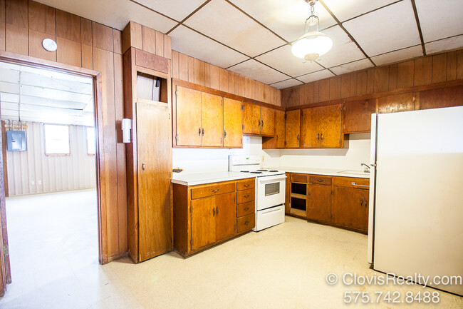 Kitchen - 2120 W 7th St