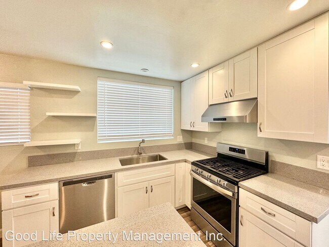 Building Photo - 4 br, 2 bath House - 5571 Bergen Street
