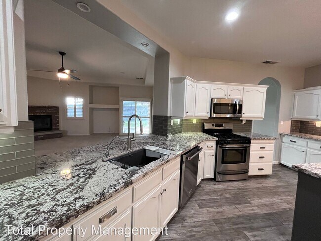 Building Photo - 4 br, 2 bath House - 1525 W. Norfolk Dr.