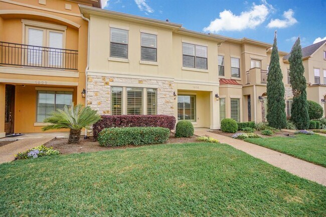 Building Photo - 1918 Palm Forest Ln