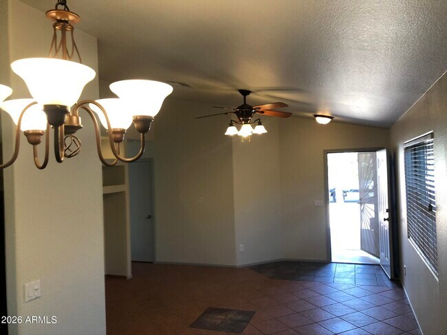 Foto del edificio - 3045 W Covey Ln