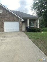 Building Photo - 816 Twin Oaks Dr