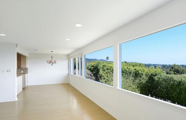 Foto del edificio - 636 Lachman Ln