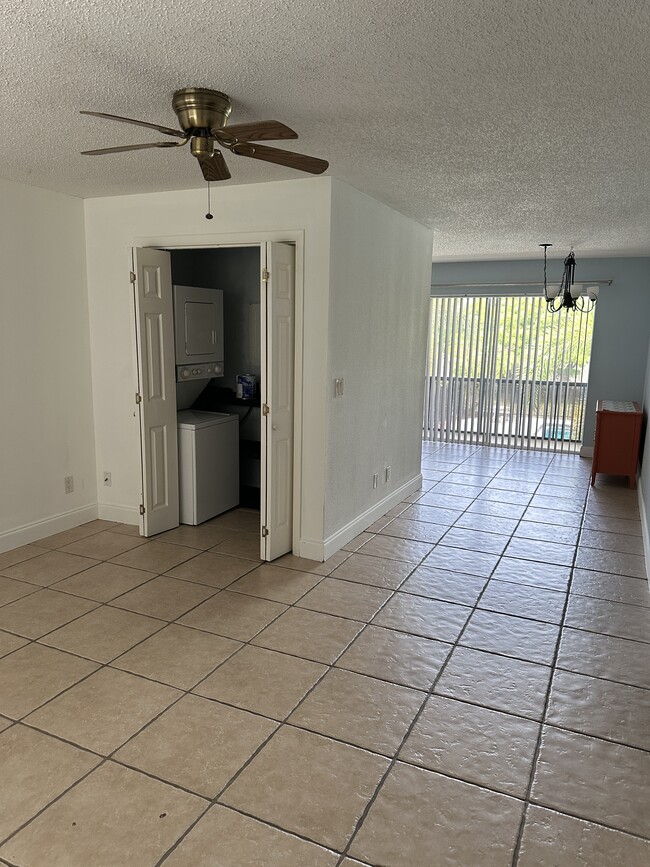 Building Photo - 1560 Colonial Blvd