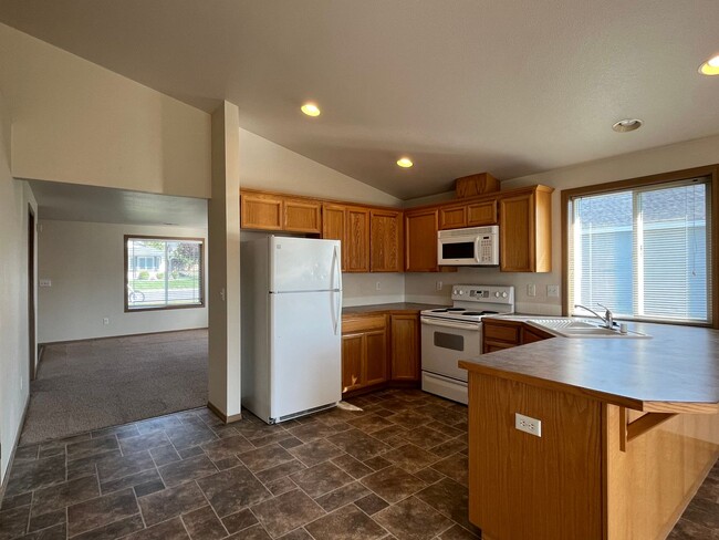 Building Photo - 3 Bedroom 1 level home in West Pasco - Pet...