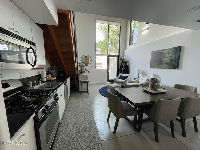 Foto del edificio - 344 Stewart St
