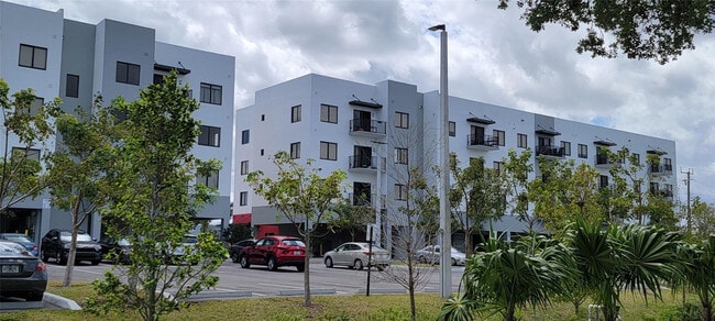 Building Photo - 3801 Davie Blvd