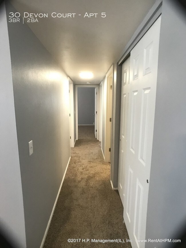 Building Photo - Landshire 30 Three Bedroom Second Floor