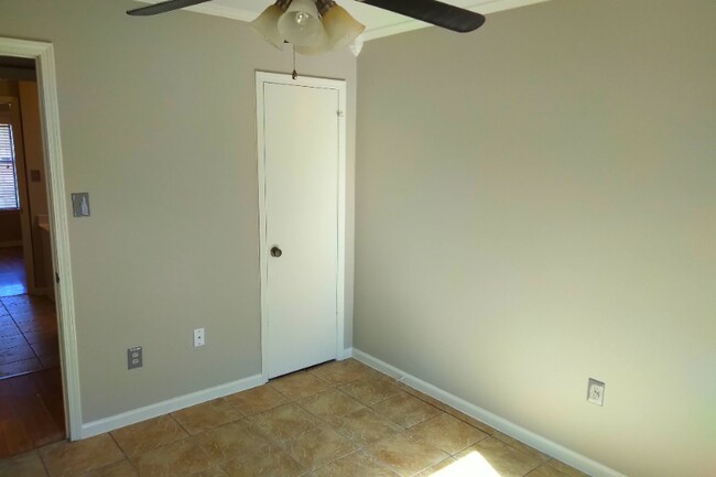 Building Photo - 1615 Auburn Pl