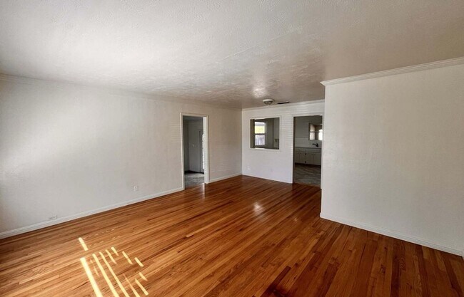 Foto del edificio - Charming 2BR House in Woodland