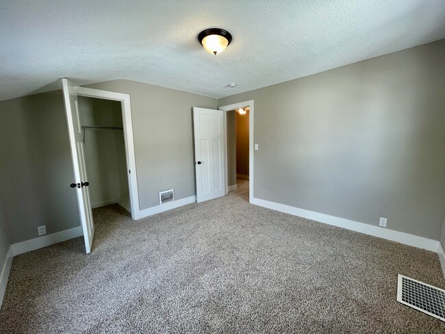 Building Photo - 712 1st Ave S