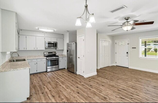 Foto del edificio - 194 Coral Dr SW