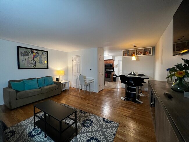 Foto del edificio - 1101 Holiday Ln