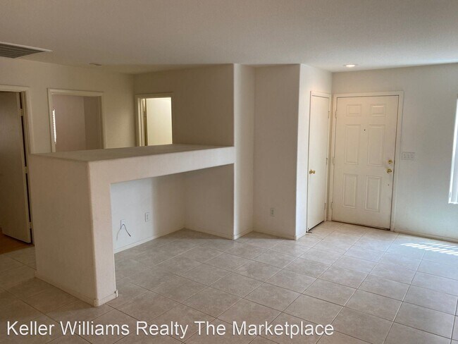 Foto del edificio - 3 br, 2 bath House - 11795 Magliana Street