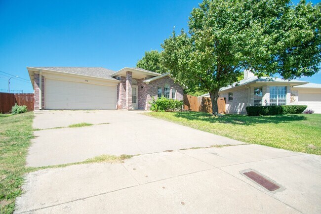 Foto del edificio - Beautifully crafted 3-2-2 home in the Fort...