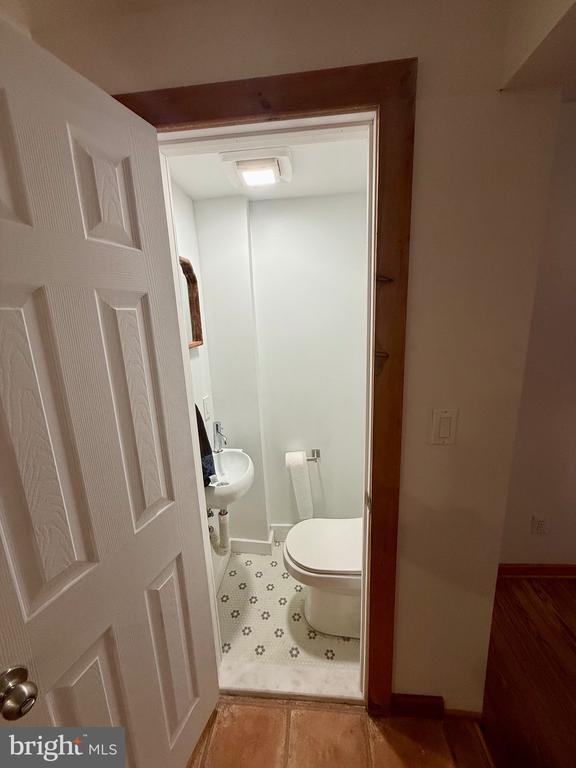 Foto del edificio - 1249 E Oxford St