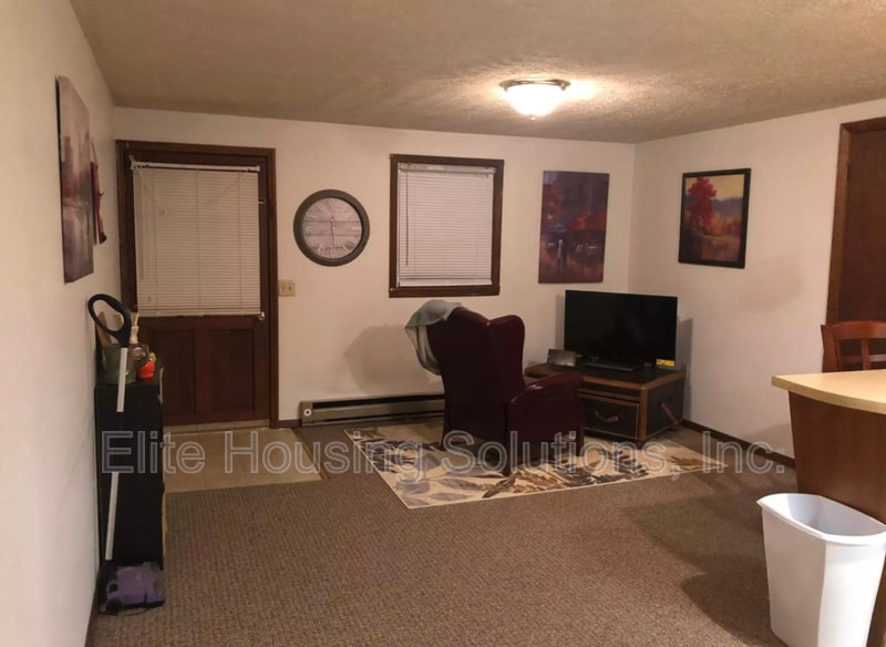 Primary Photo - 108 E Buck Ave