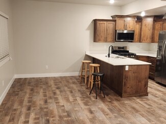 Building Photo - 1205 W Canterbury Cir