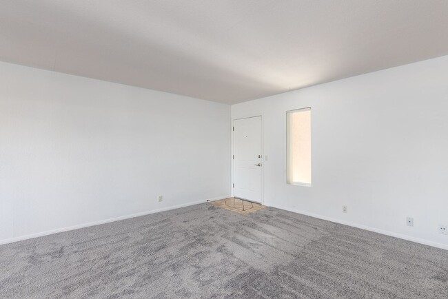 Building Photo - Charming 2 bedroom 2 bathroom Condo in Oce...