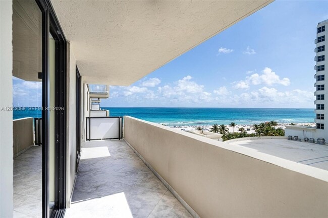 Building Photo - 1623 Collins Ave