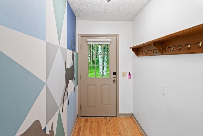 Building Photo - 1028 Charter Hills Rd