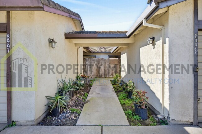 Foto del edificio - 8991 Fox Creek Dr