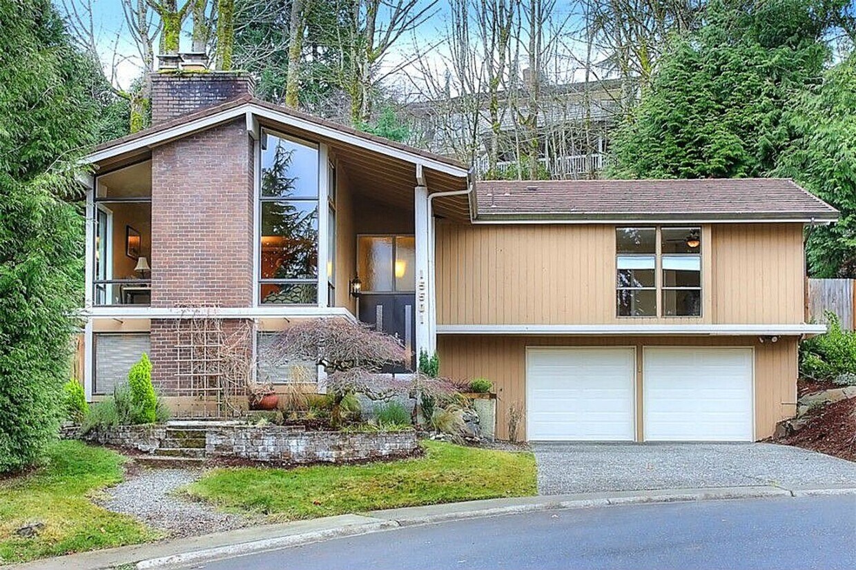 4bd/2.5ba Bellevue Home - 4bd/2.5ba Bellevue Home