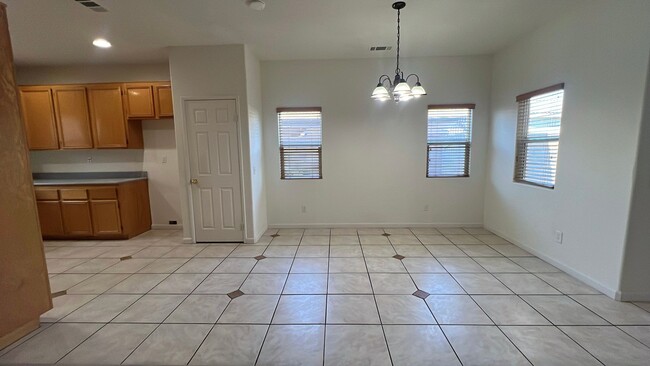 Building Photo - East Lancaster Home