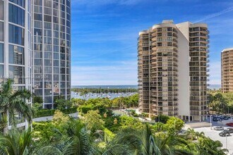 Building Photo - 2831 S Bayshore Dr